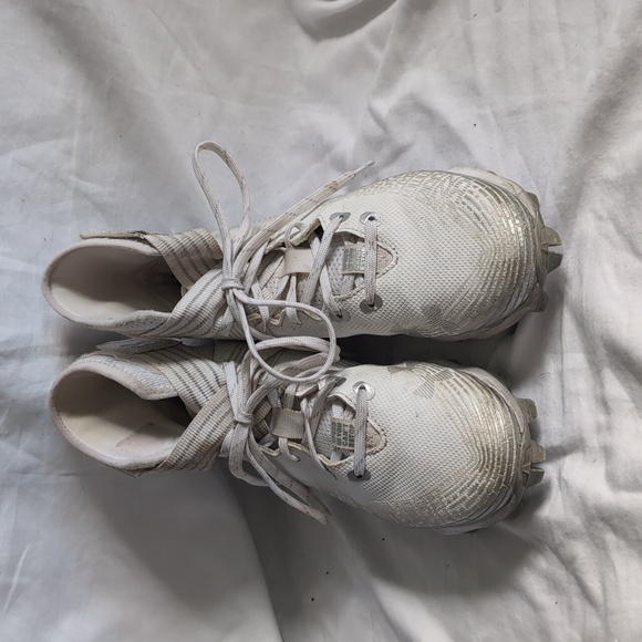 Under Armour kids football cleats - Picture 2 of 3